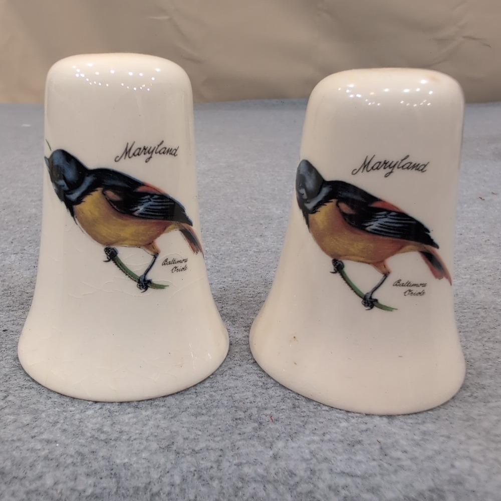 Vintage Maryland Baltimore Oriole Salt and Pepper Shakers Ceramic Bird - Picture 1 of 4